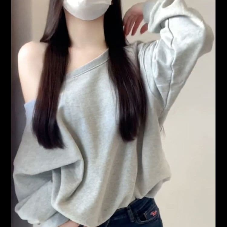 ギャルファッション 肩見せオフショルダーゆったりスウェット