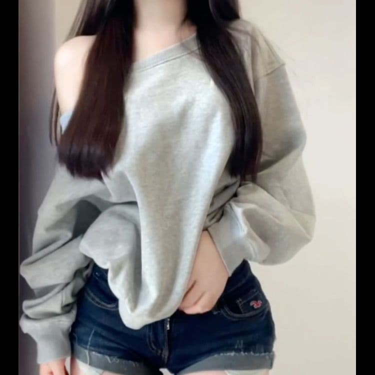 ギャルファッション 肩見せオフショルダーゆったりスウェット