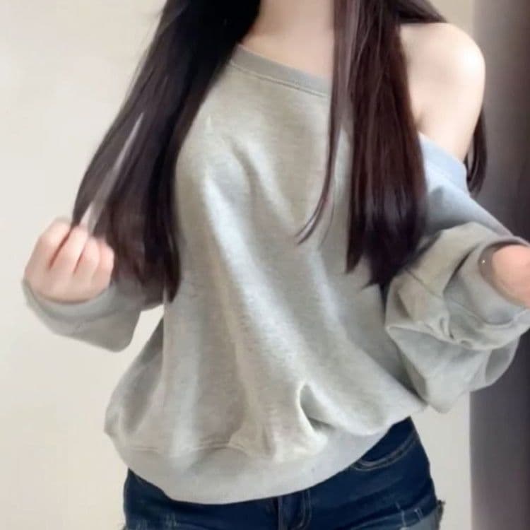 ギャルファッション 肩見せオフショルダーゆったりスウェット