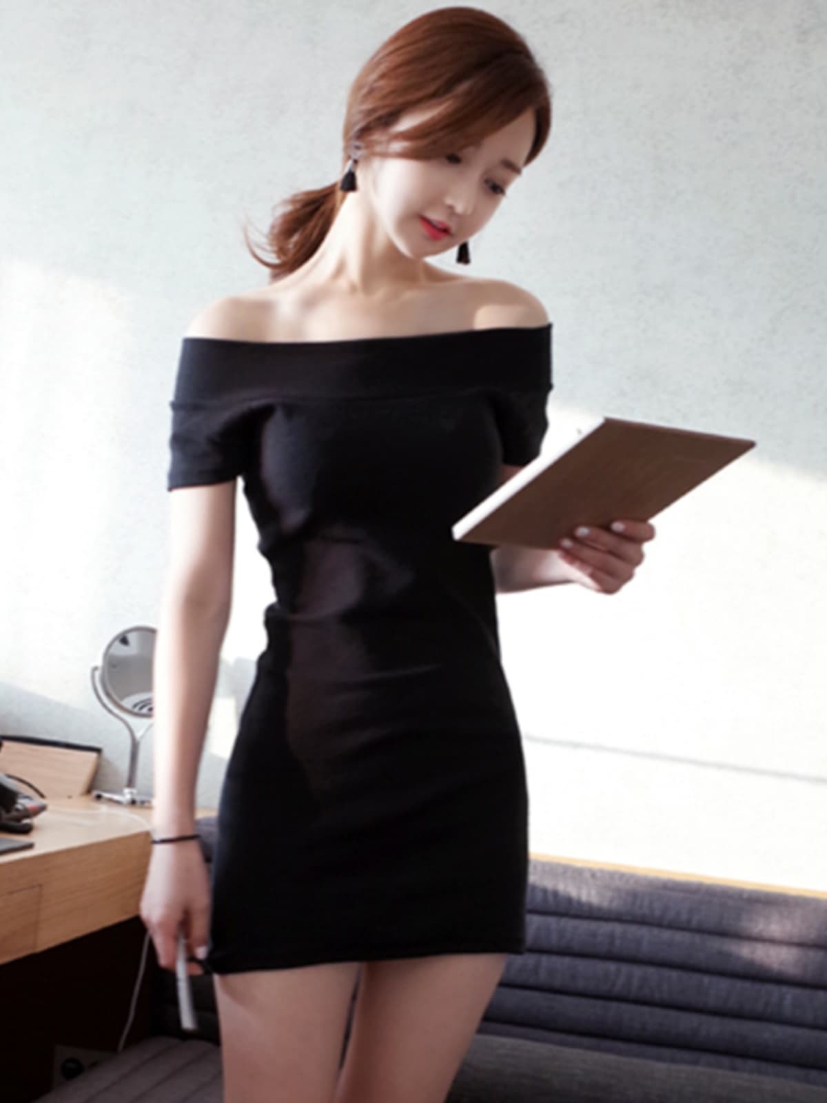 ギャルファッション ワンピース 肩魅せオフショルミニワンピース