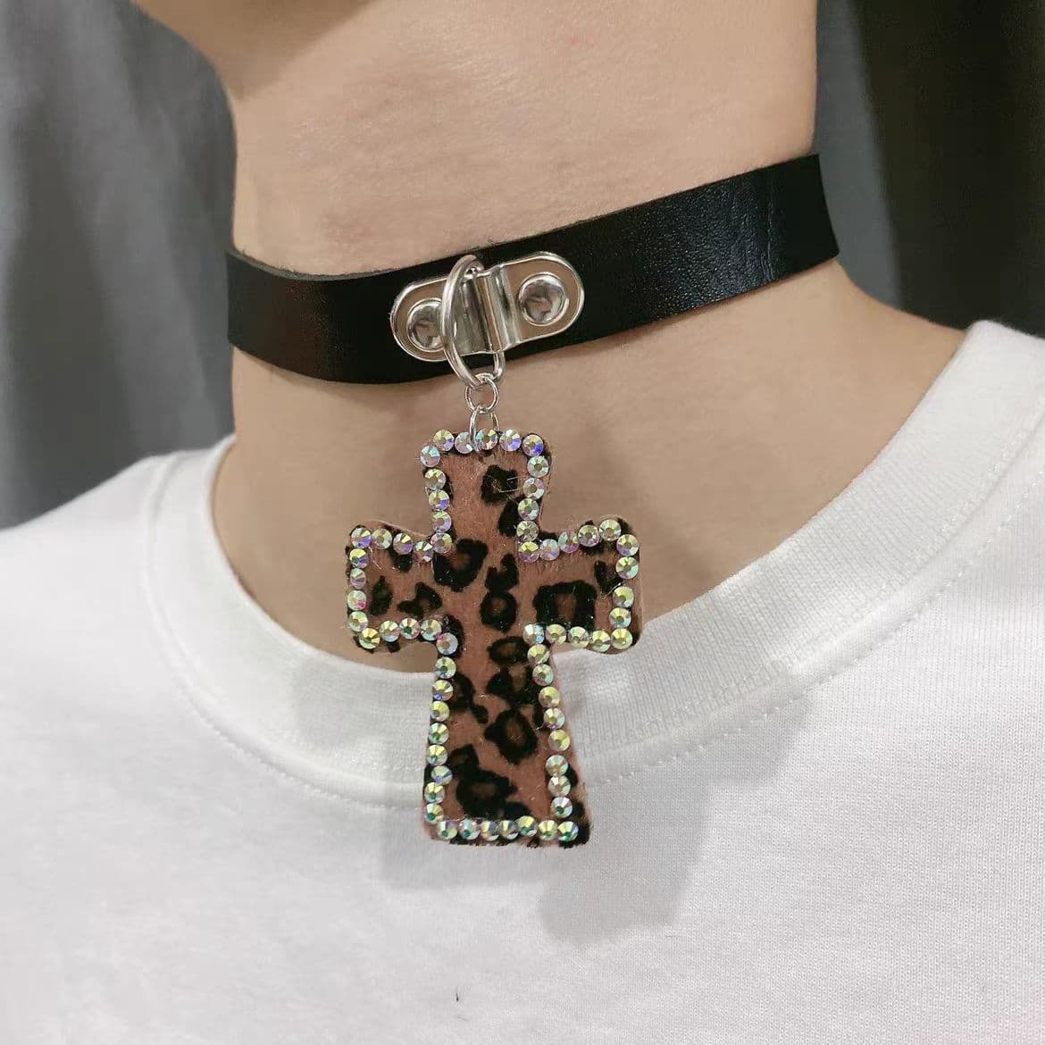 ギャルファッション アクセサリー 十字架チャーム首輪