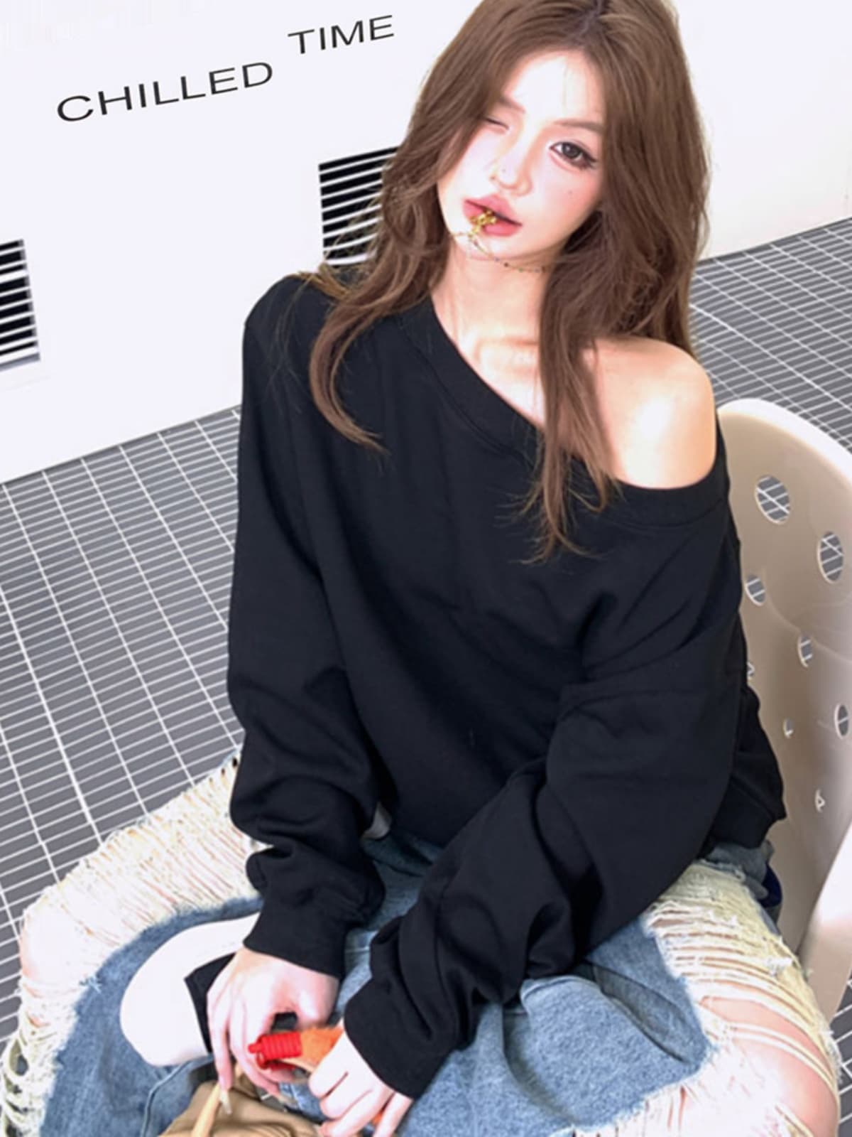 ギャルファッション スウェット 肩魅せゆったりスウェット