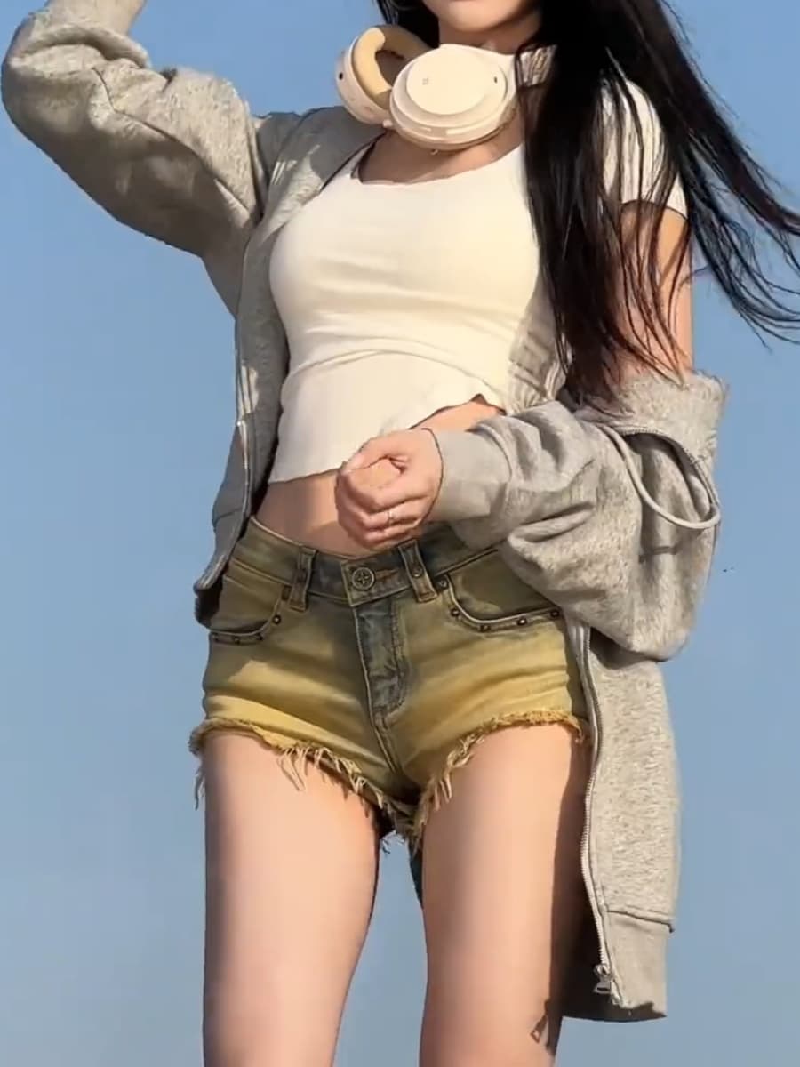 ギャルファッションジーンズ ハイウエスト裾切りっぱなしショートジーンズ