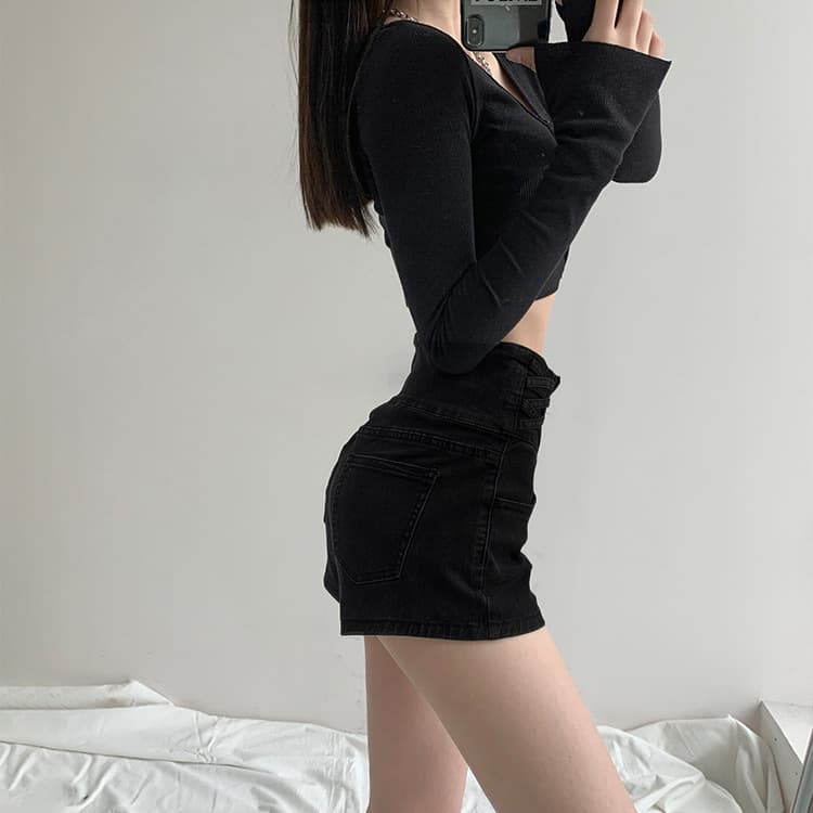ギャルファッション 三連ボタン美脚ショートジーンズ