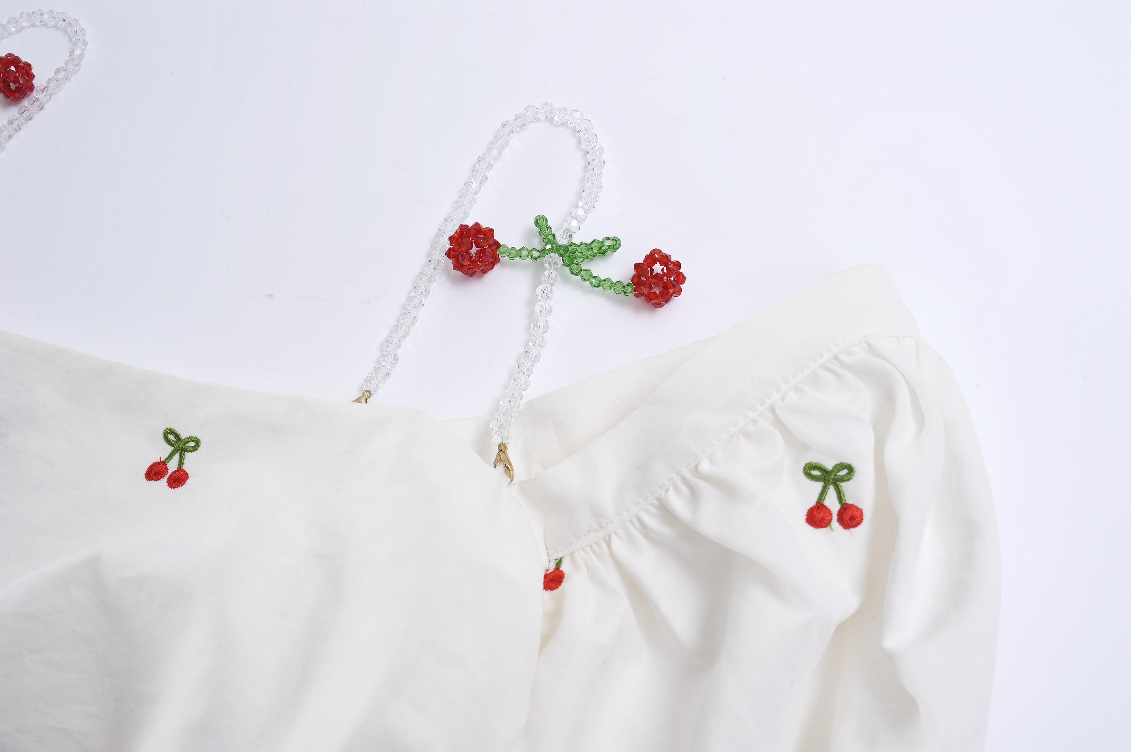 ギャルファッション ワンピース さくらんぼ刺繍オフショルワンピース