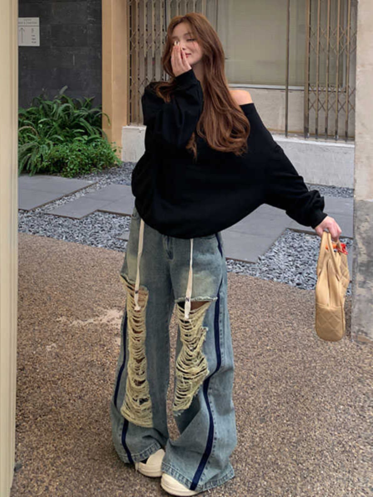 ギャルファッション スウェット 肩魅せゆったりスウェット