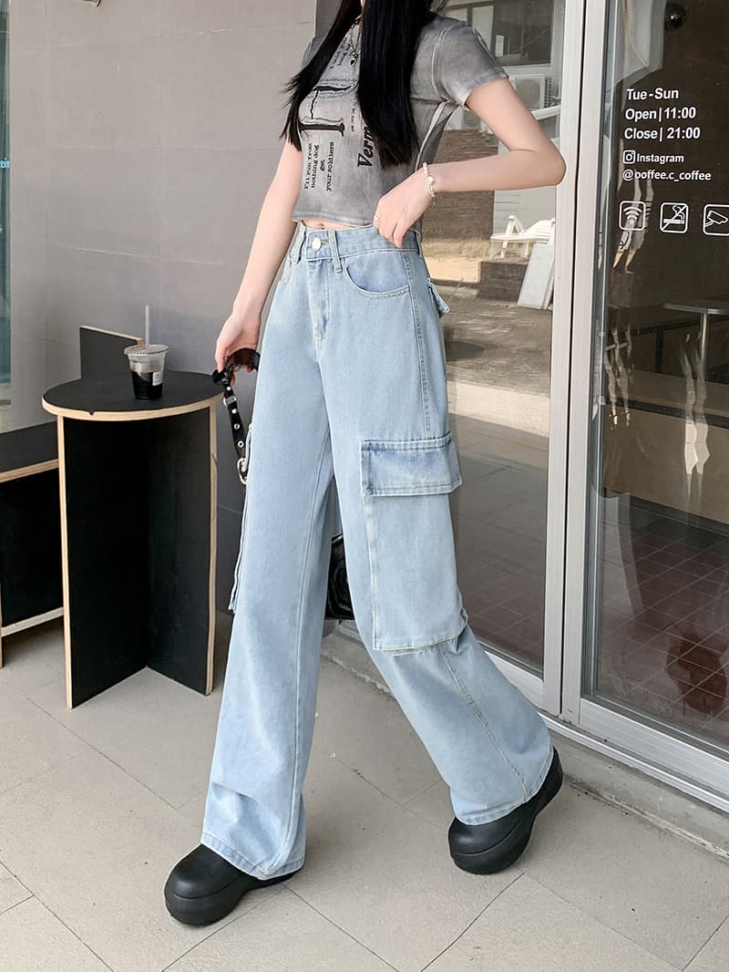 ギャルファッション ジーンズ ゆったりカーゴポケット付き美脚ジーンズ