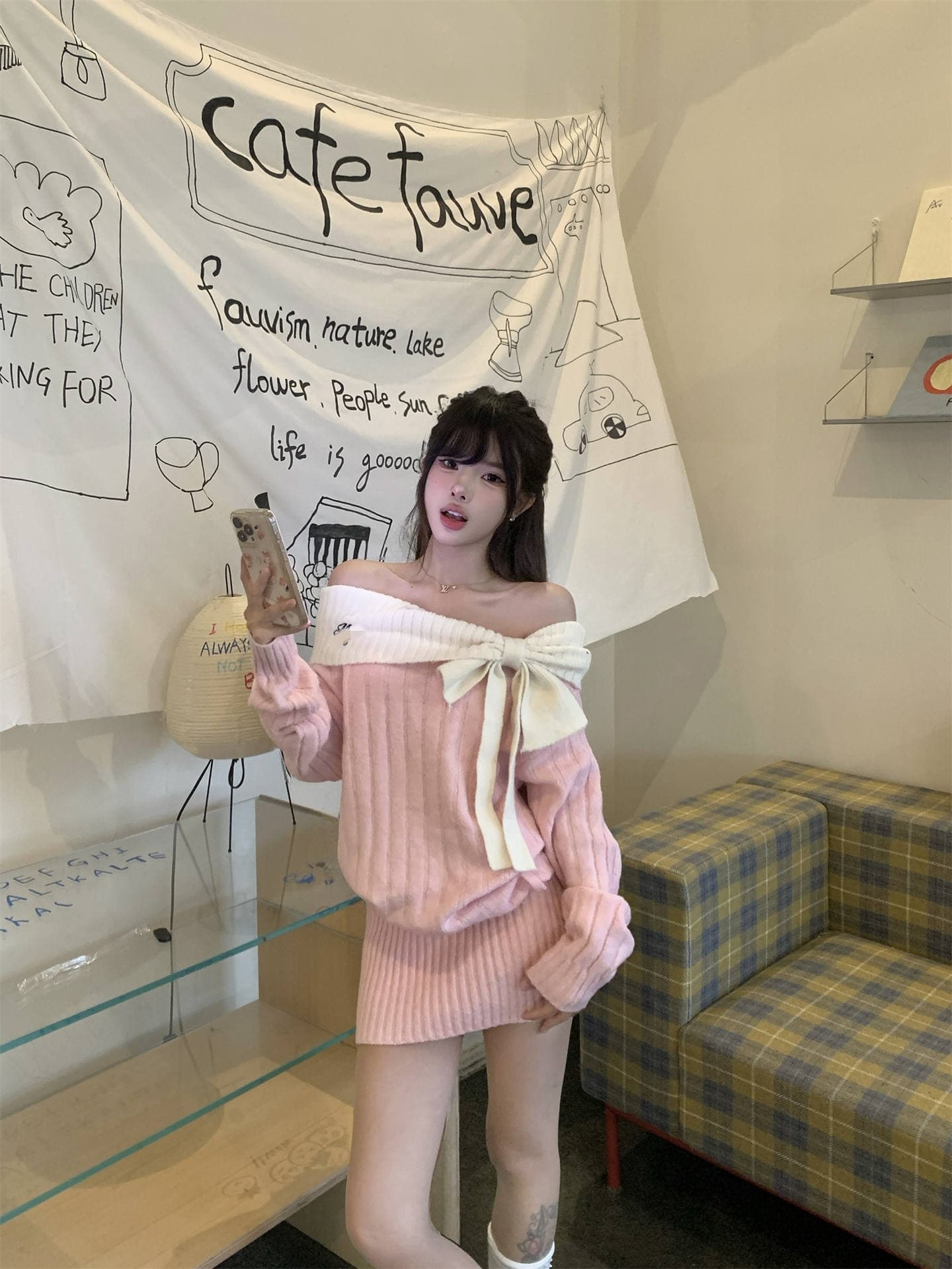ギャルファッション 今季必須アイテム甘め可愛いオフショルダーニットワンピース