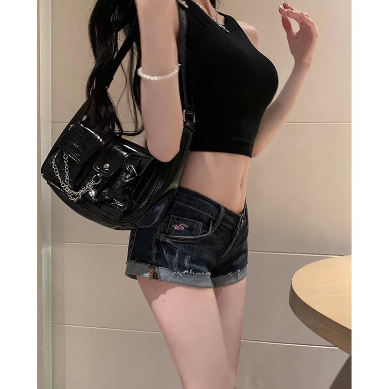 ギャルファッション ジーンズ 美脚際立つロールアップショートパンツ