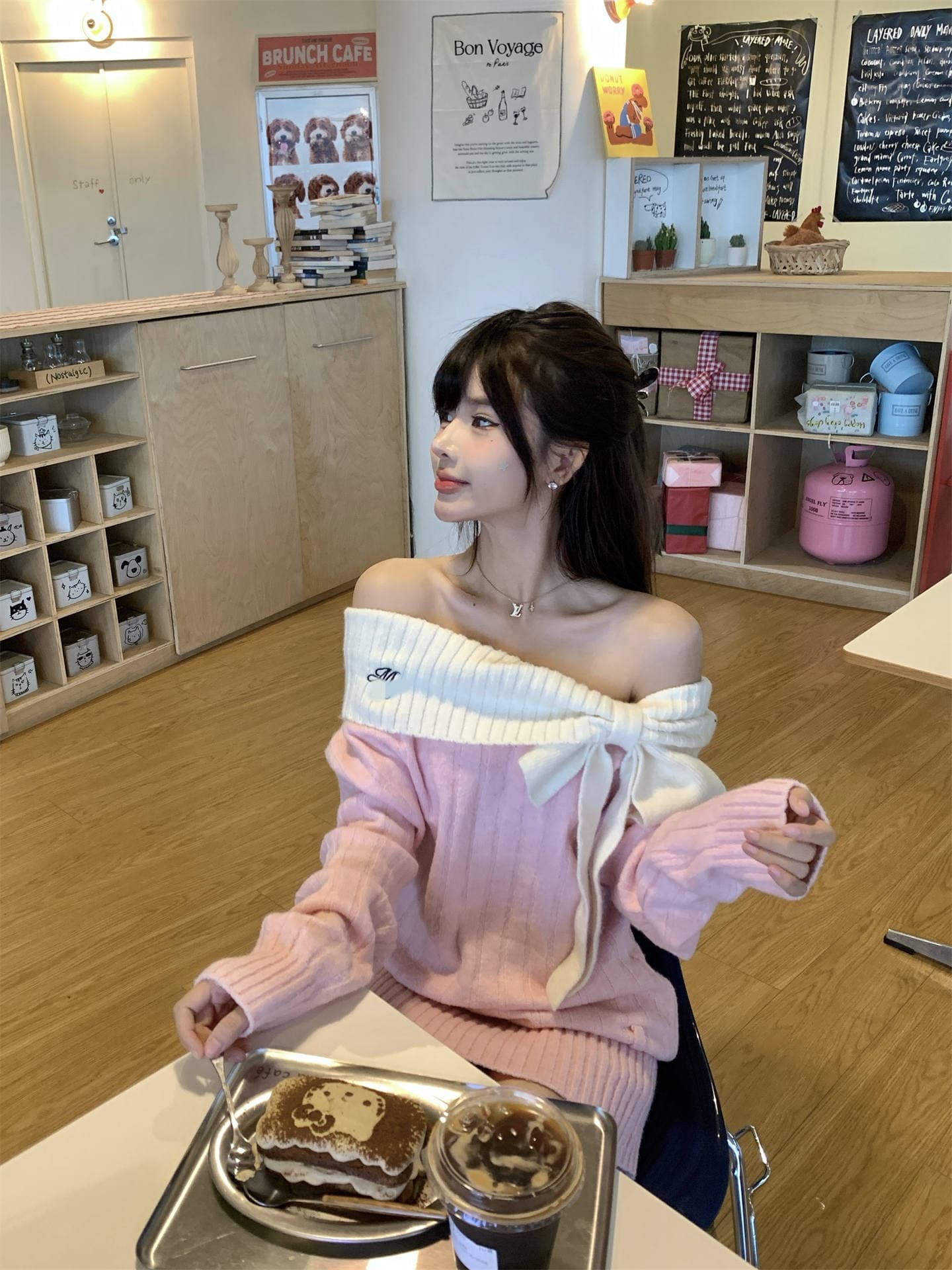ギャルファッション 今季必須アイテム甘め可愛いオフショルダーニットワンピース